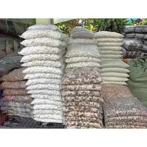 Lựa chọn vật liệu lọc chất lượng như sứ lọc, đá nham thạch sẽ giúp tăng tối đa hiệu quả làm sạch nước của máy lọc mini.